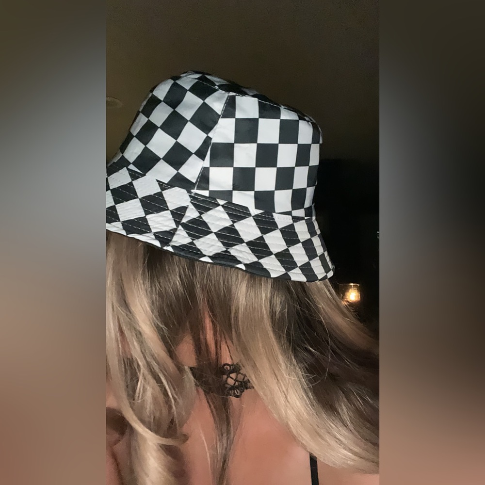 🤍Checker bucket hat🖤